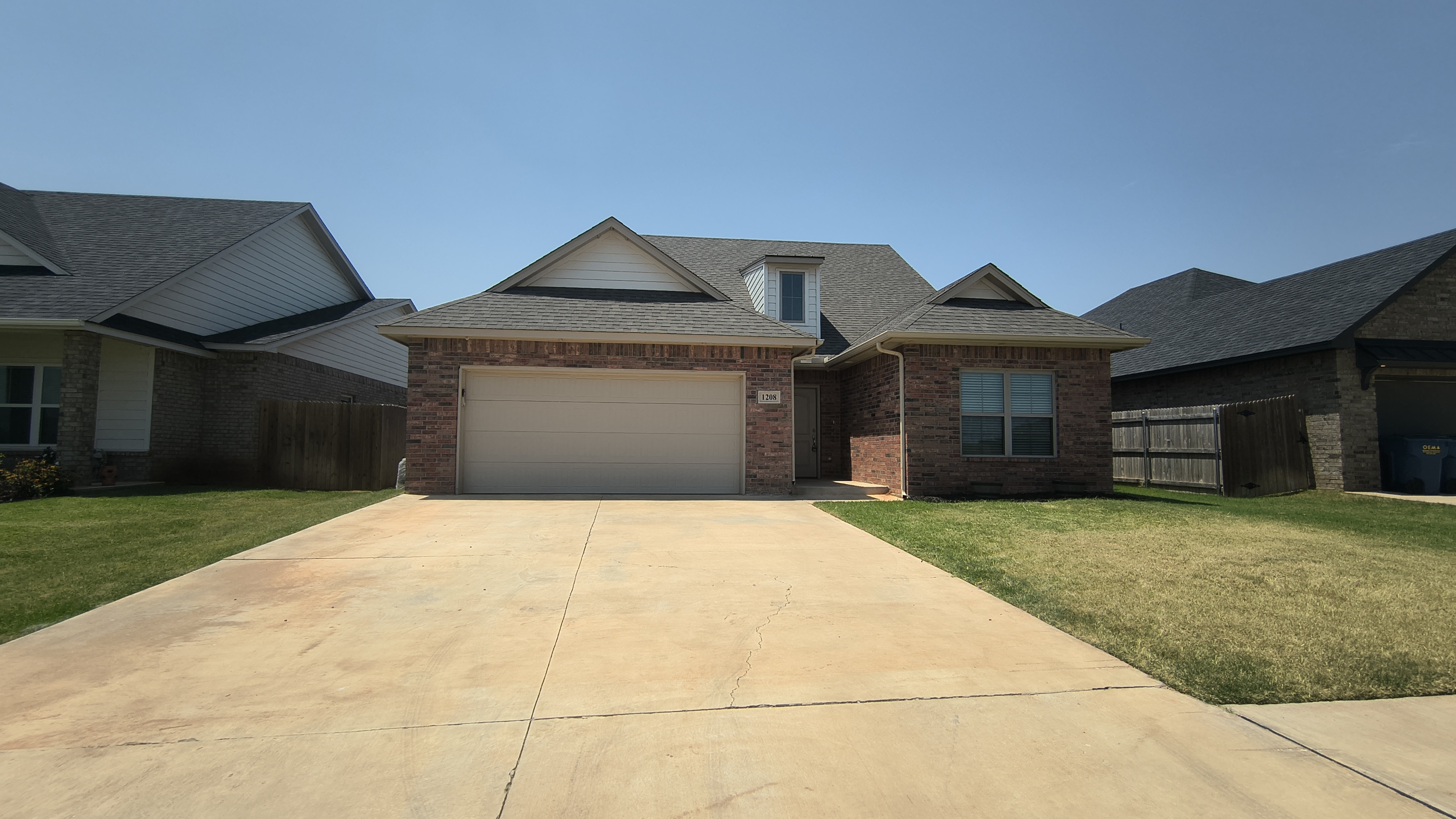 1208 La Vista Lane